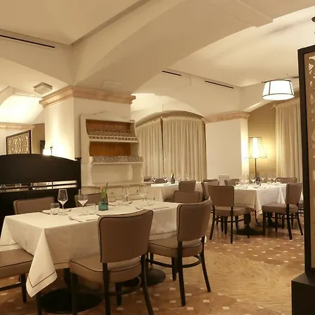 黎莱斯拉法托丽雅酒店